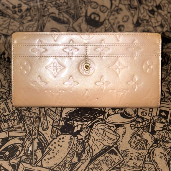 LOUIS VUITTON 🔥 SARAH VERNIS CREAM LONG SNAP WALLET - Picture 5 of 13